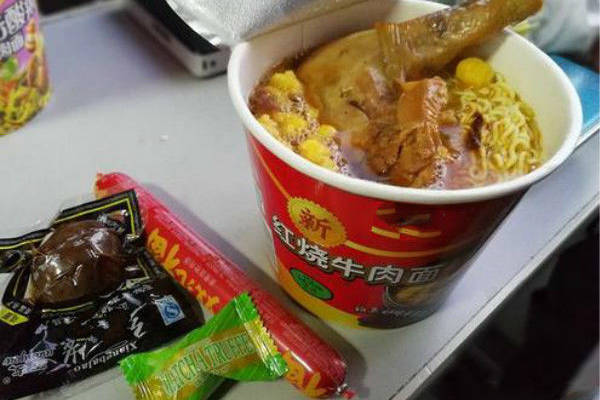 火车上吃方便面可以去餐车吃吗火车上吃方便面可以去餐车吗？全面解读火车餐饮规定